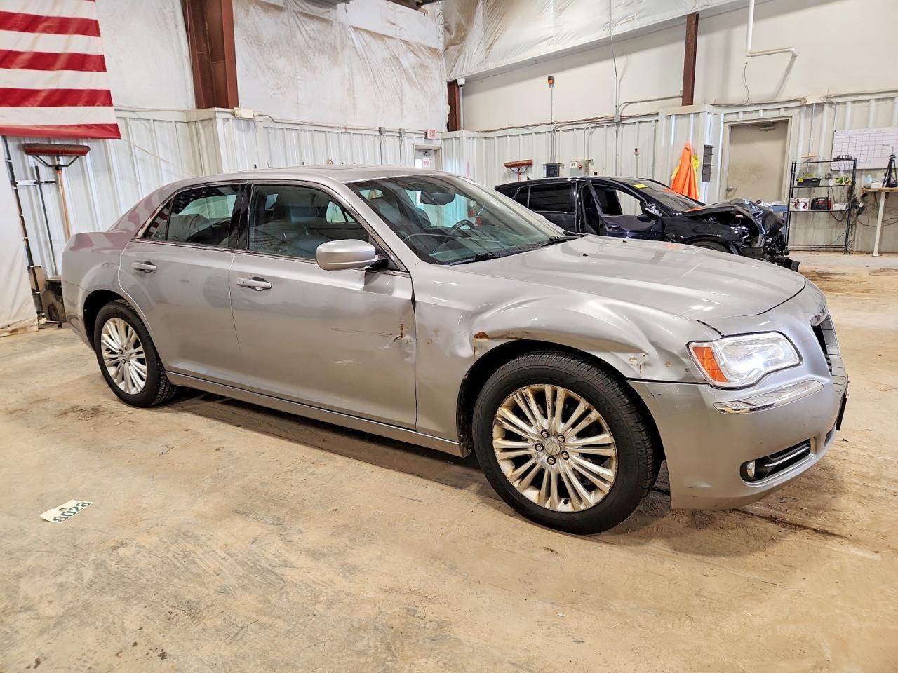 2014 Chrysler 300 - Фото 4