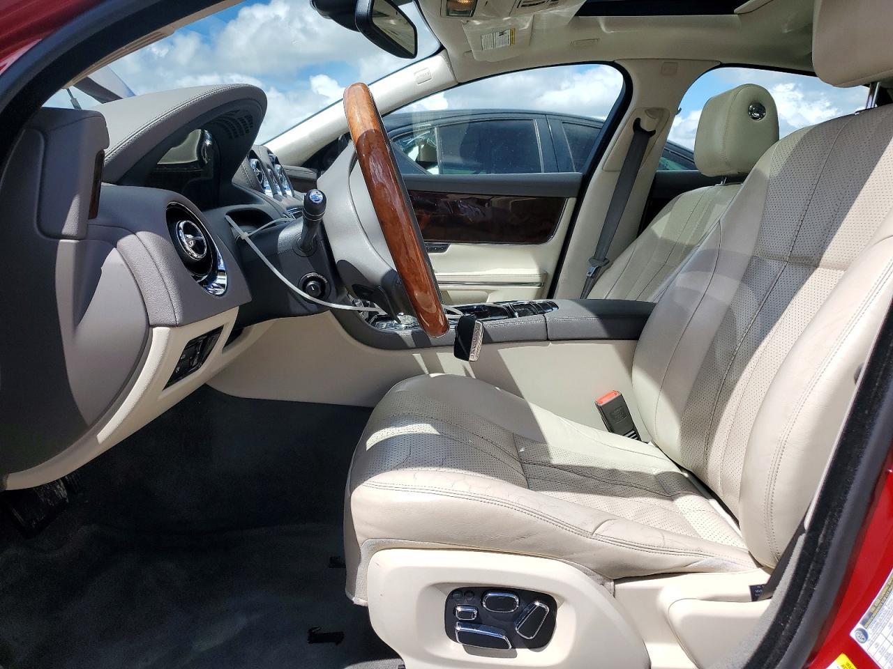 2014 Jaguar Xj - Image 7