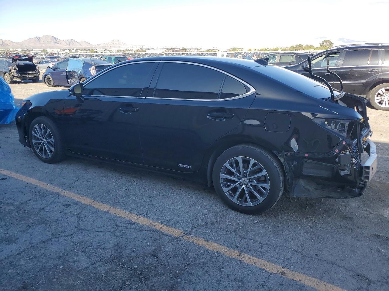 2015 Lexus Es 300H Base - Фото 2