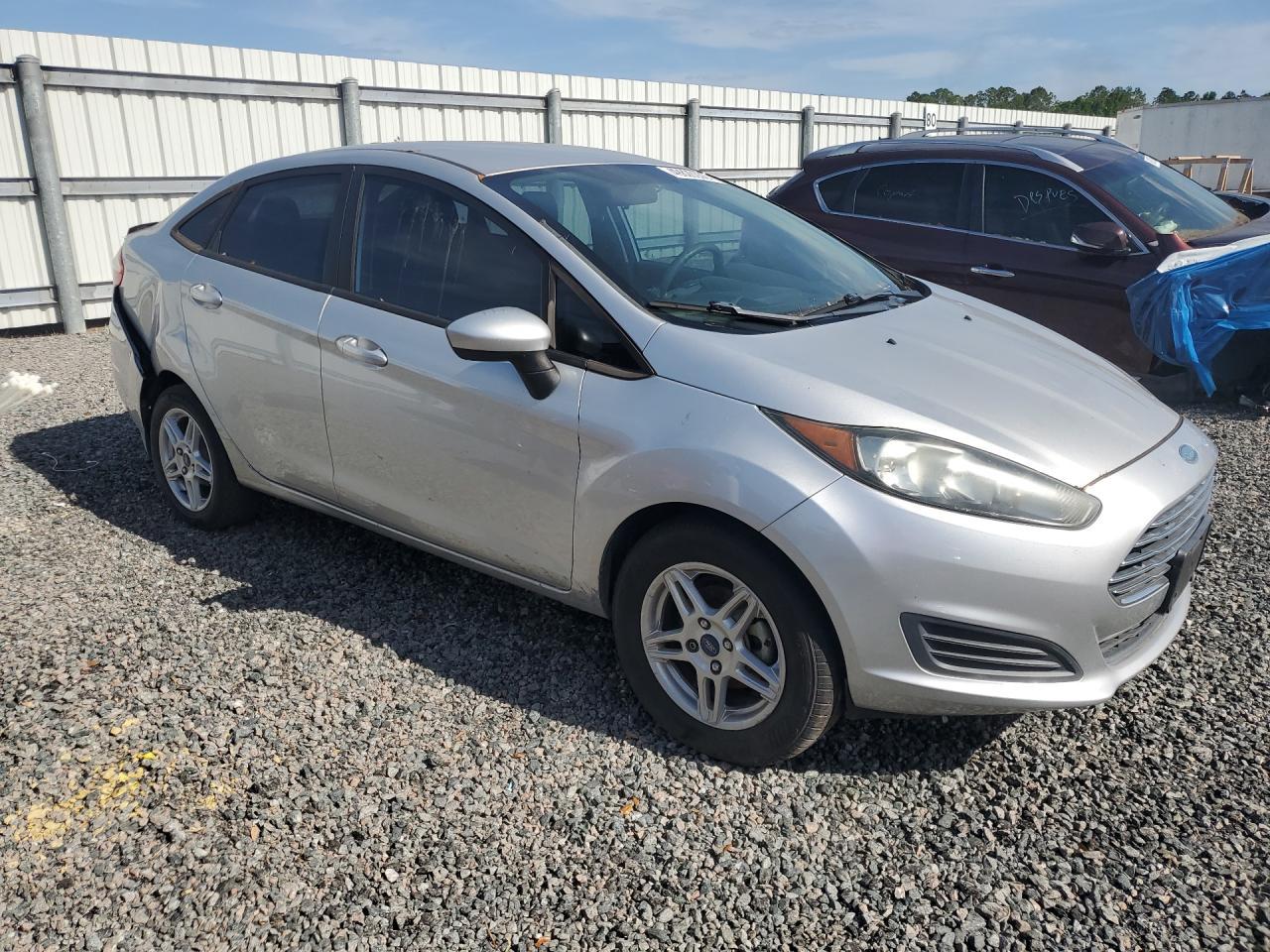 2017 Ford Fiesta Se - Фото 4