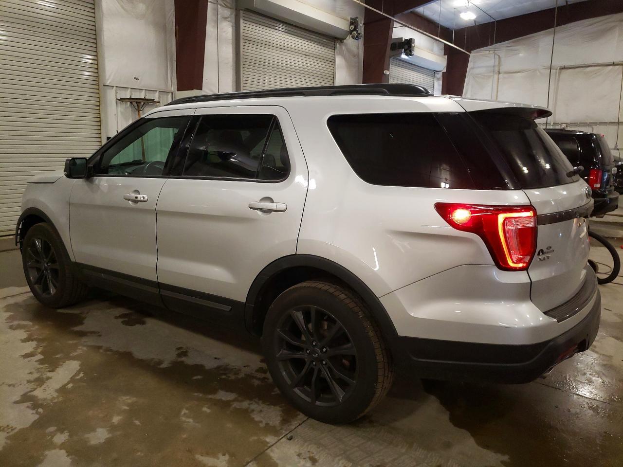 2018 Ford Explorer Xlt - Image 2