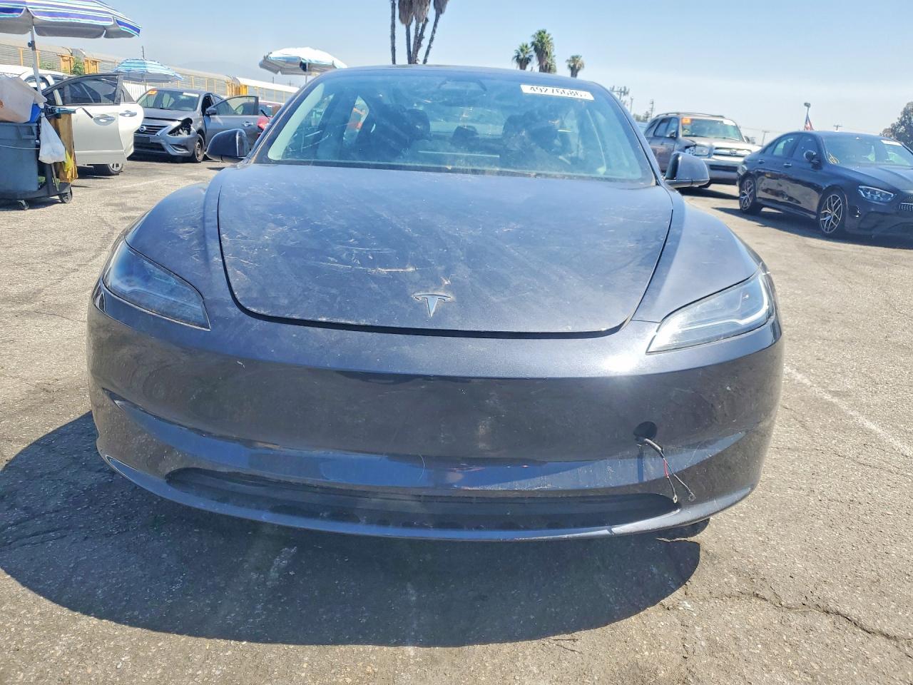 2025 Tesla Model 3 - Фото 5