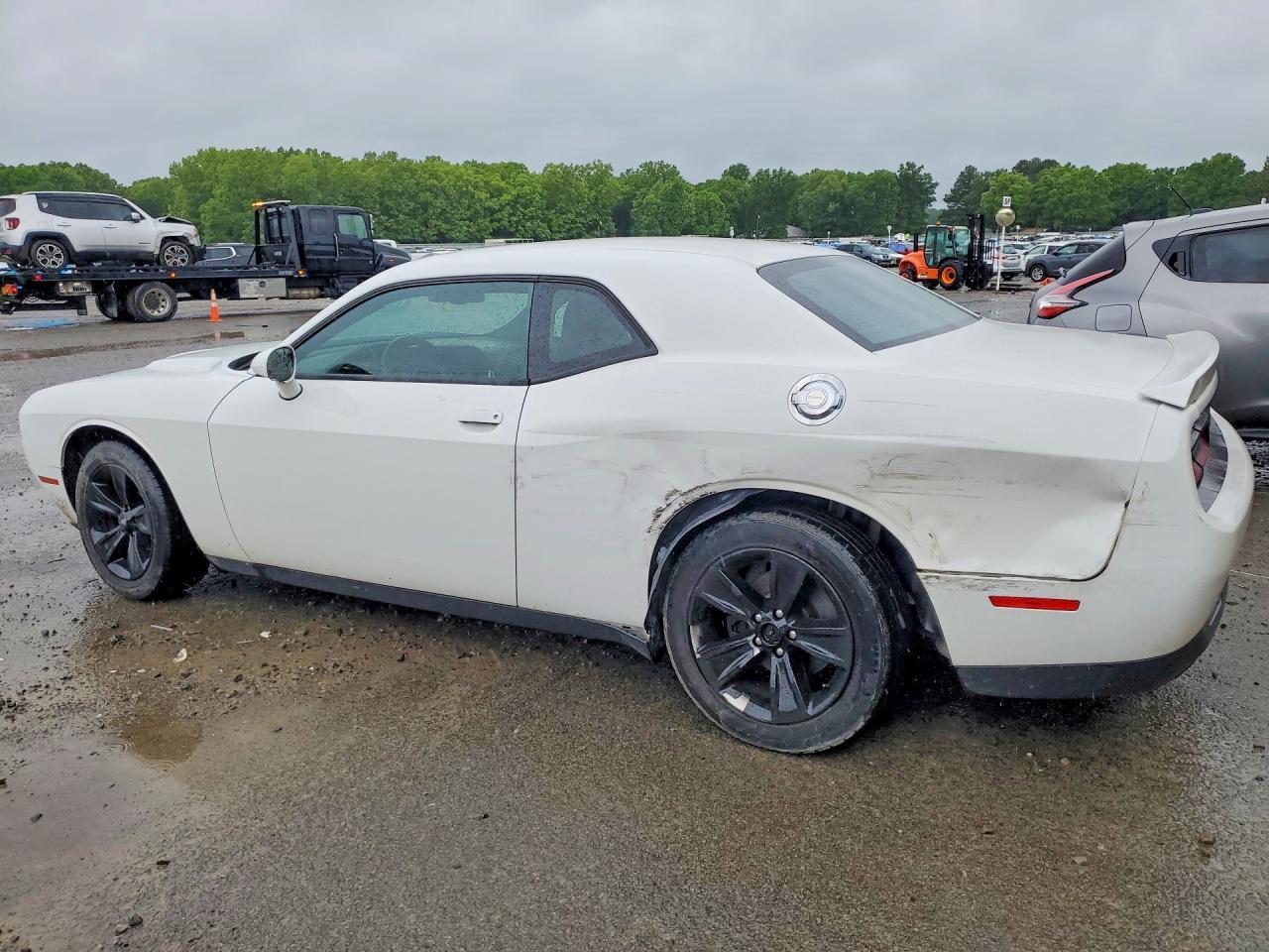 2017 Dodge Challenger Sxt - Image 2