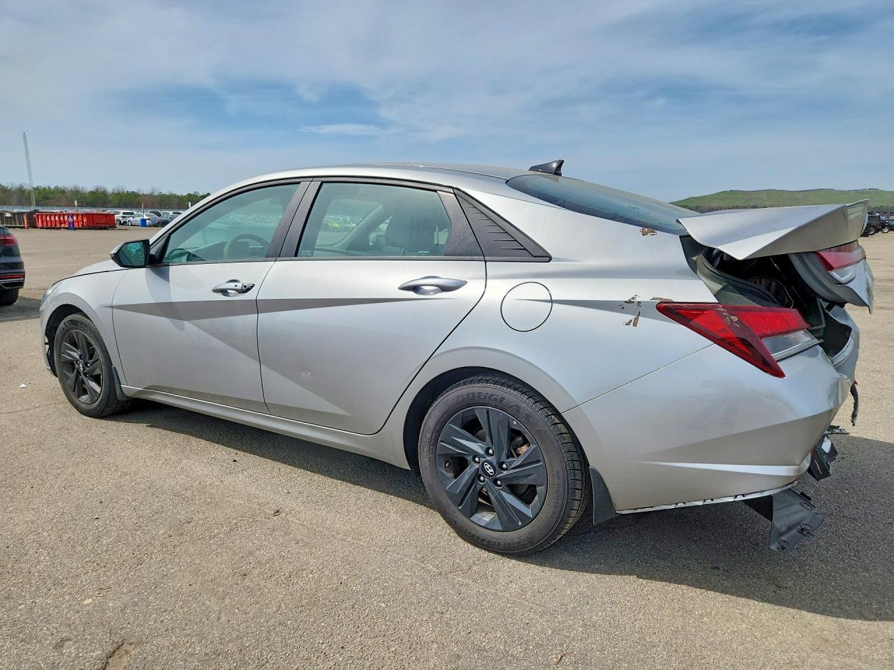 2023 Hyundai Elantra Sel - Image 2