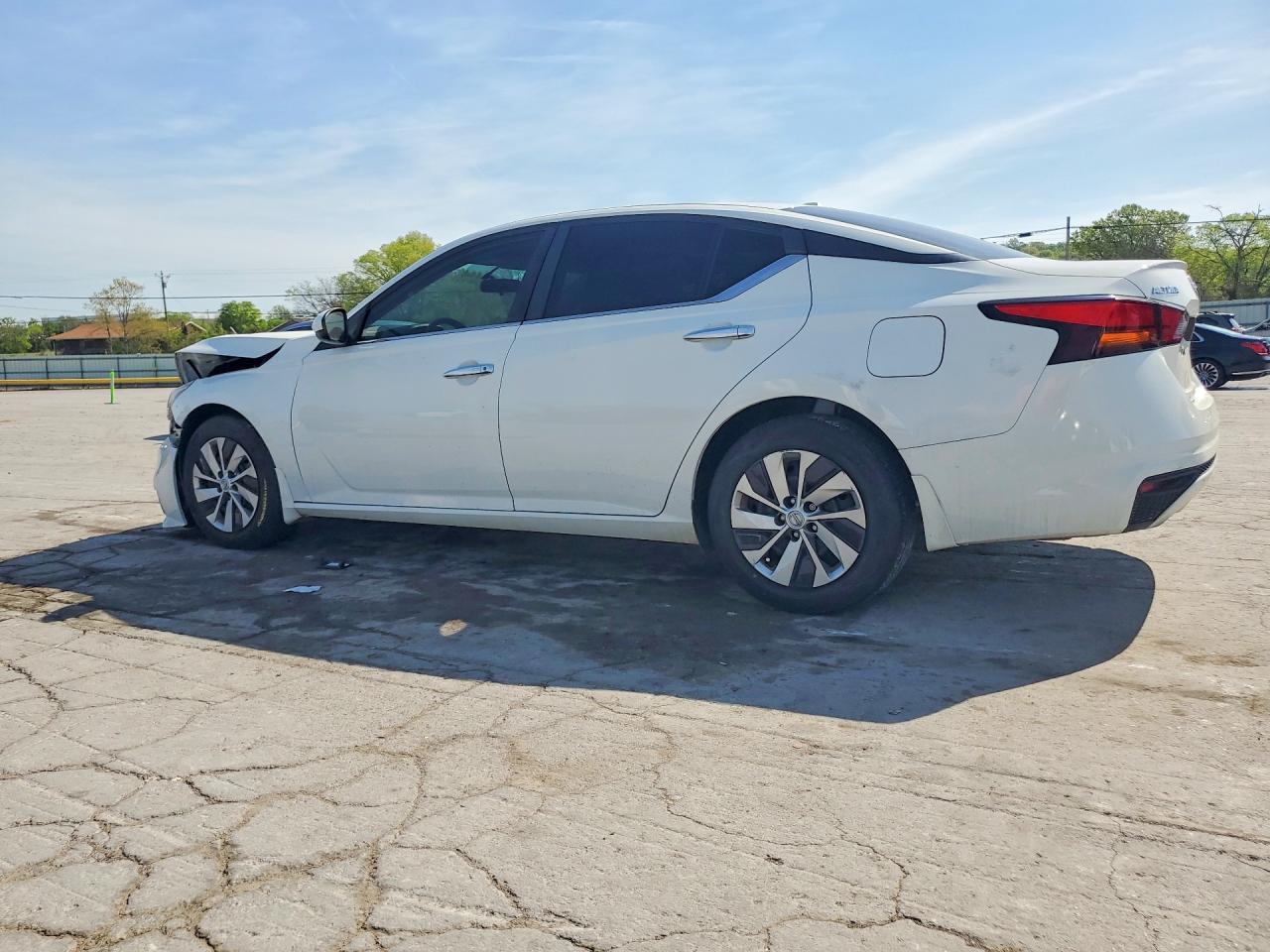 2019 Nissan Altima S - Фото 2