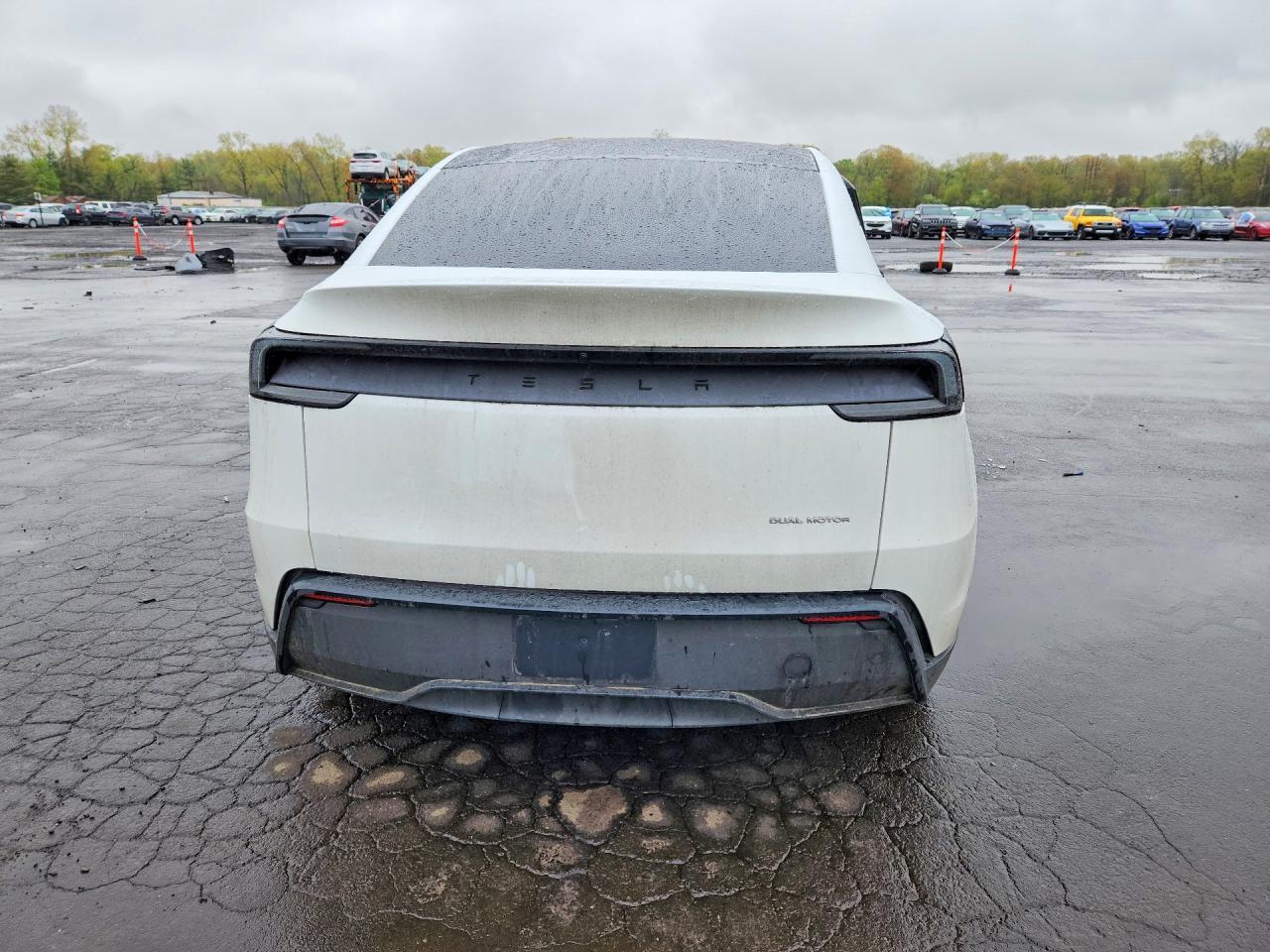 2026 Tesla Model Y - Фото 6