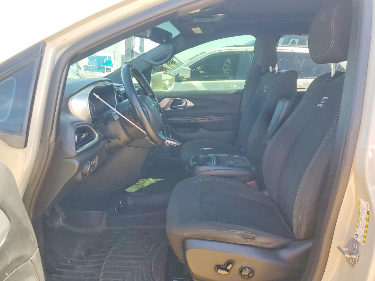 2020 Chrysler Pacifica Touring - Image 7