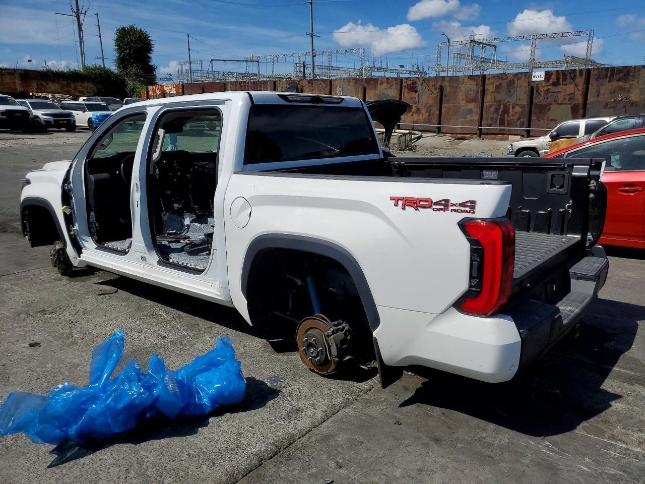 2023 Toyota Tundra Crewmax Limited - Фото 2
