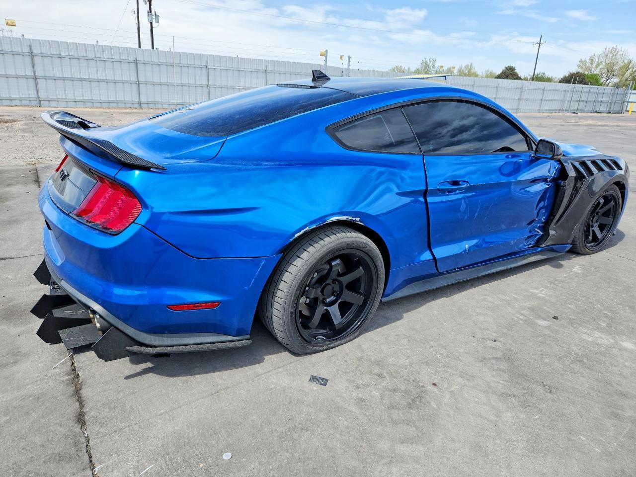 2021 Ford Mustang Gt - Фото 3
