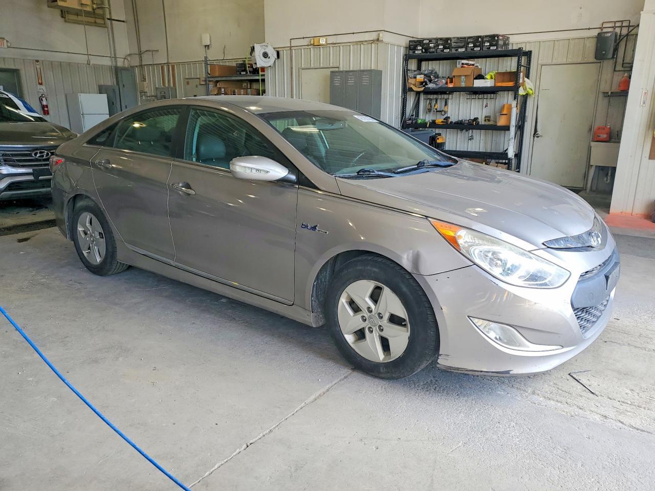 2012 Hyundai Sonata Hybrid Base - Фото 4
