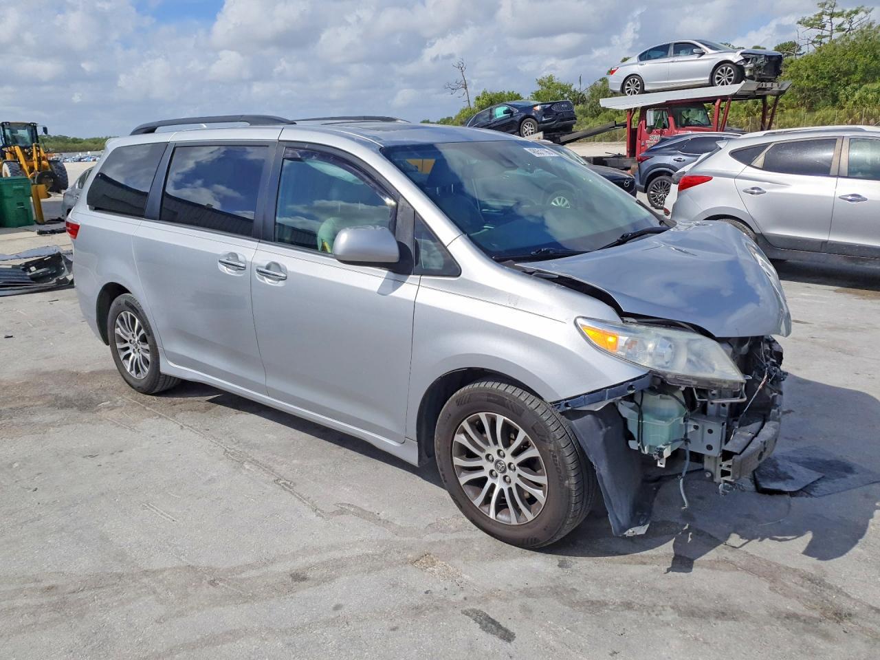 2019 Toyota Sienna Xle 8-Passenger - Image 4