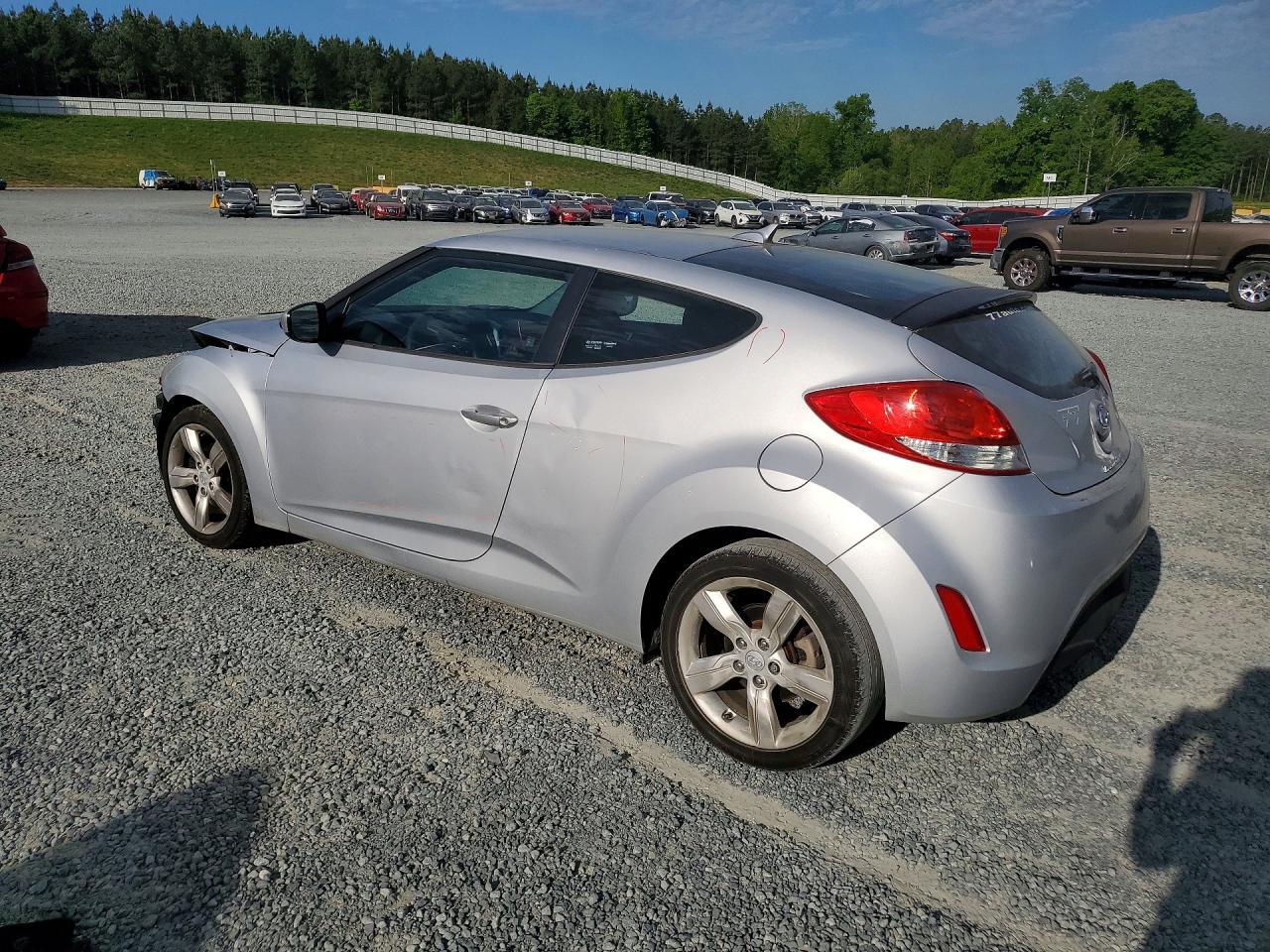 2013 Hyundai Veloster Base - Фото 2