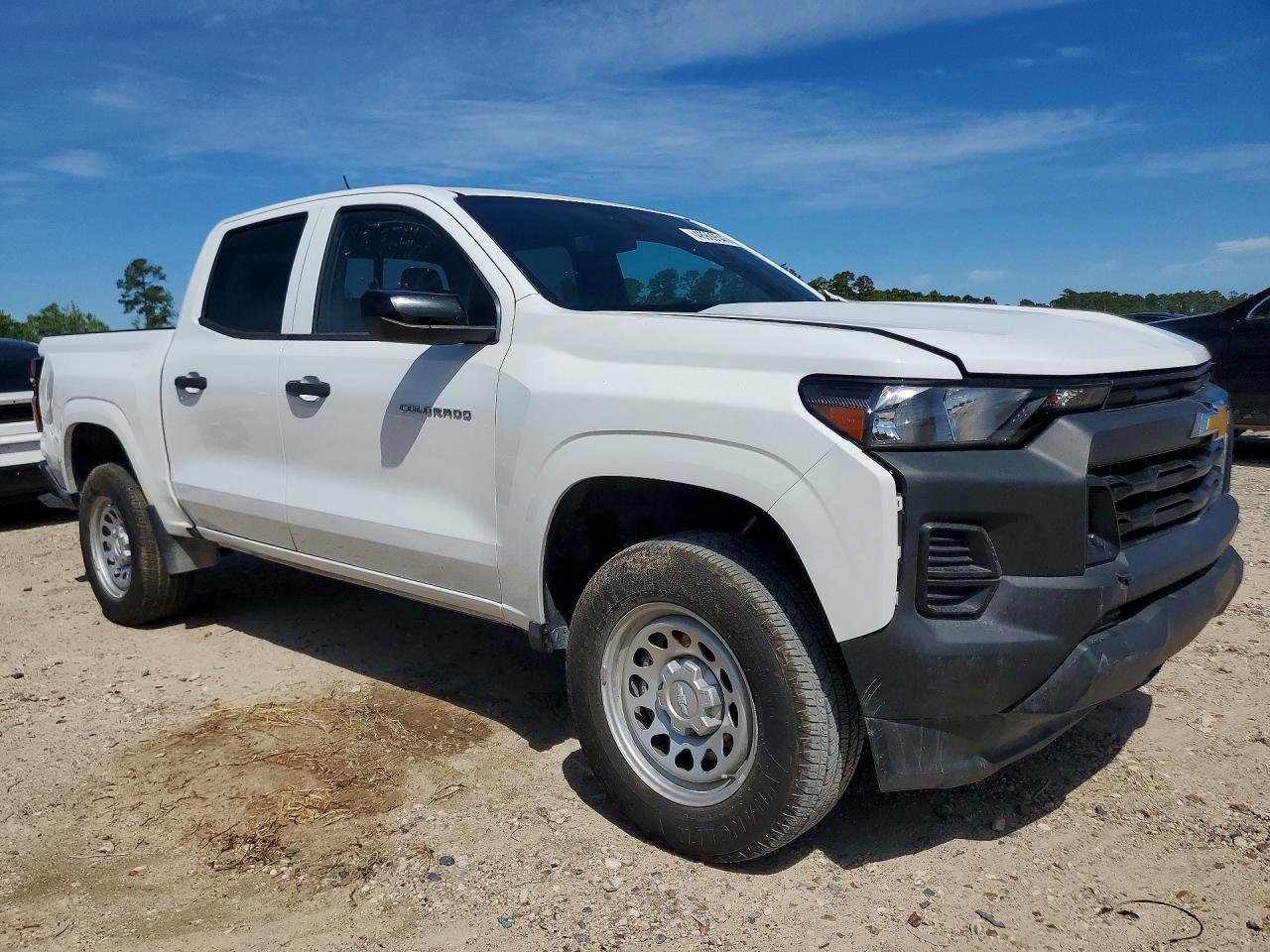 2024 Chevrolet Colorado - Image 4