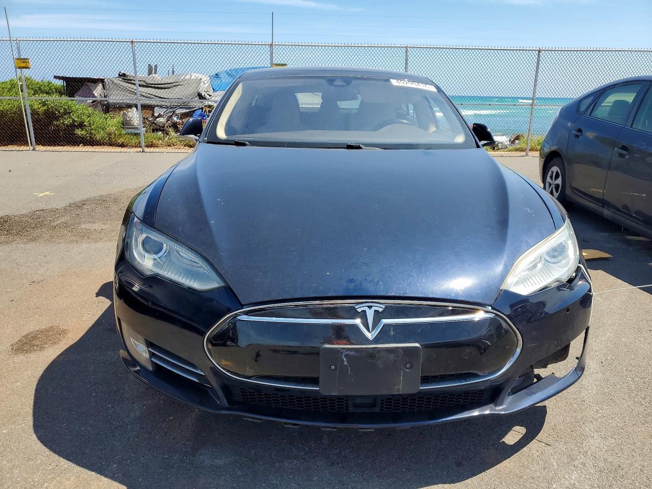 2014 Tesla Model S - Image 5