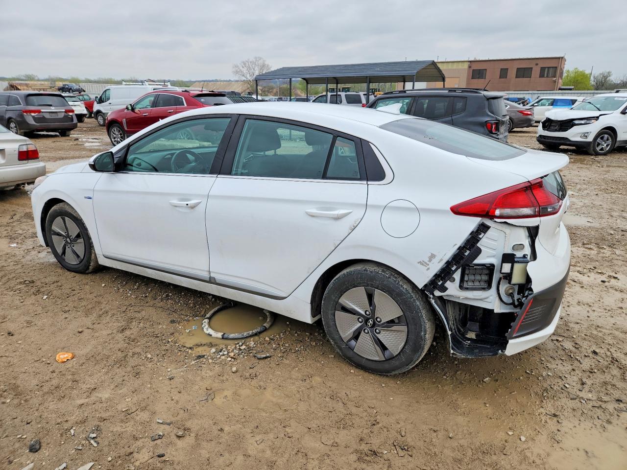 2020 Hyundai Ioniq Se - Image 2