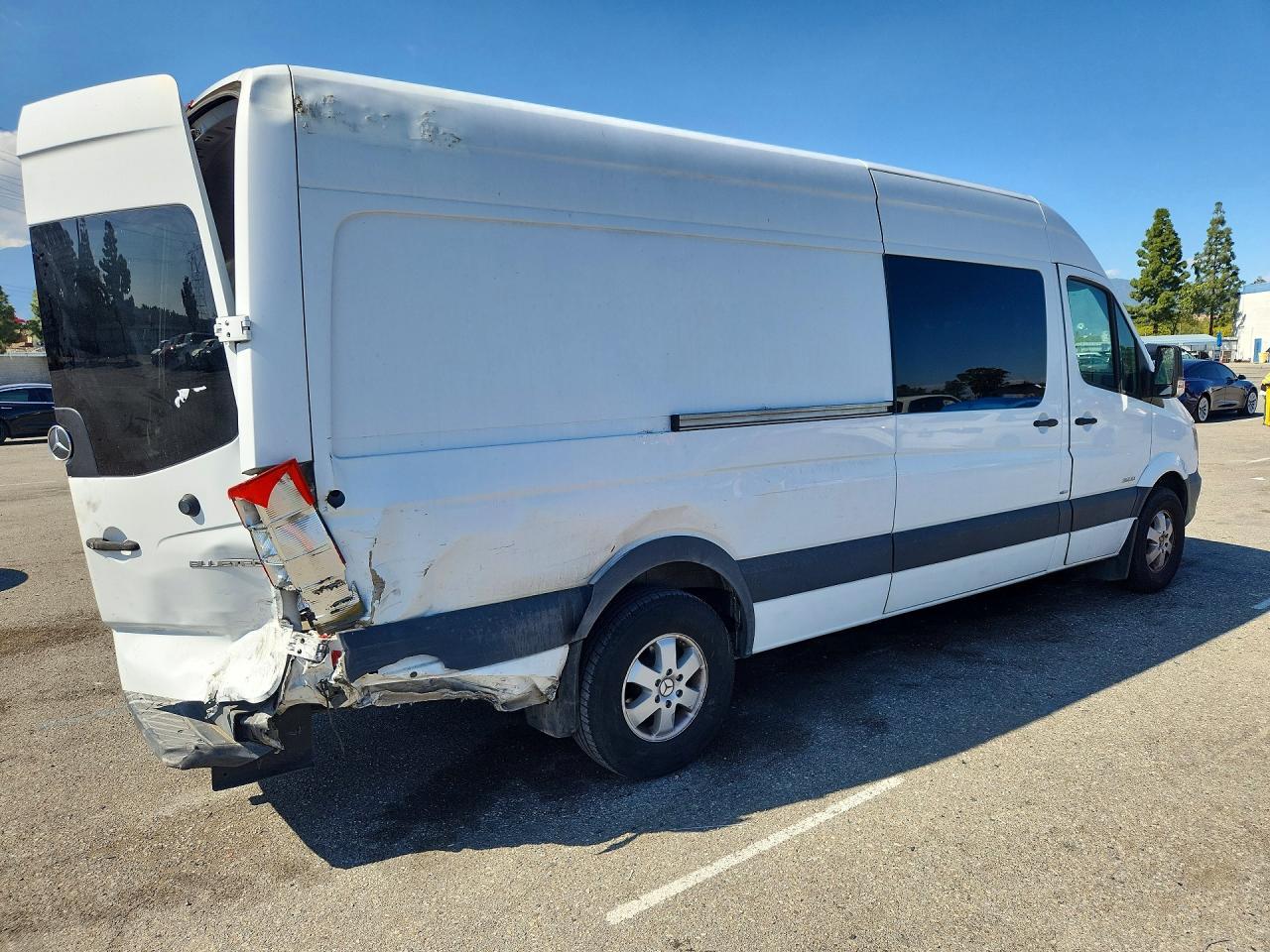 2014 Mercedes-Benz Sprinter 2500 - Image 3