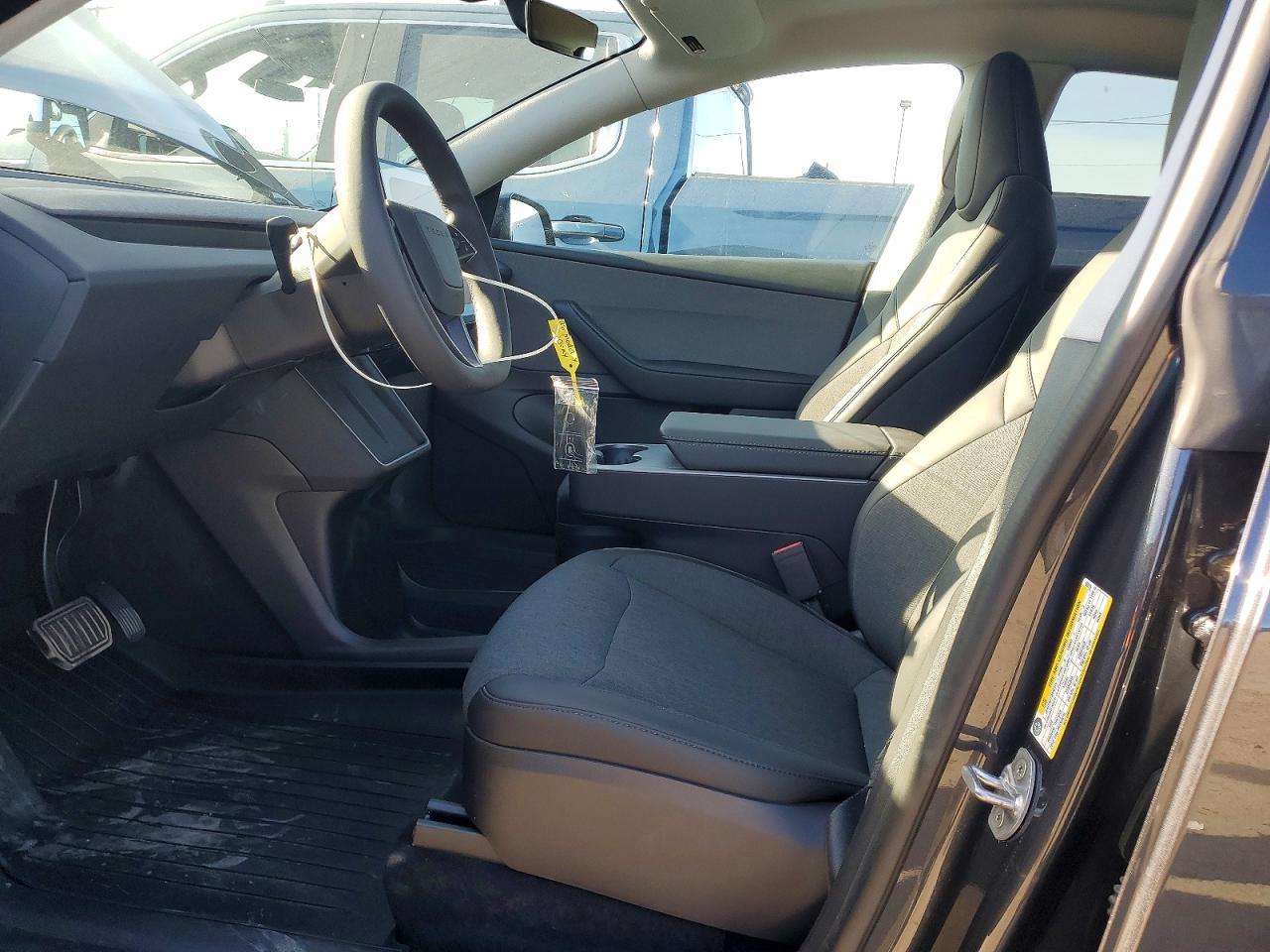 2026 Tesla Model Y - Image 7