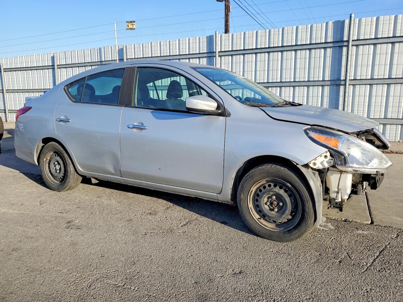 2017 Nissan Versa 1.6 Sv - Image 4