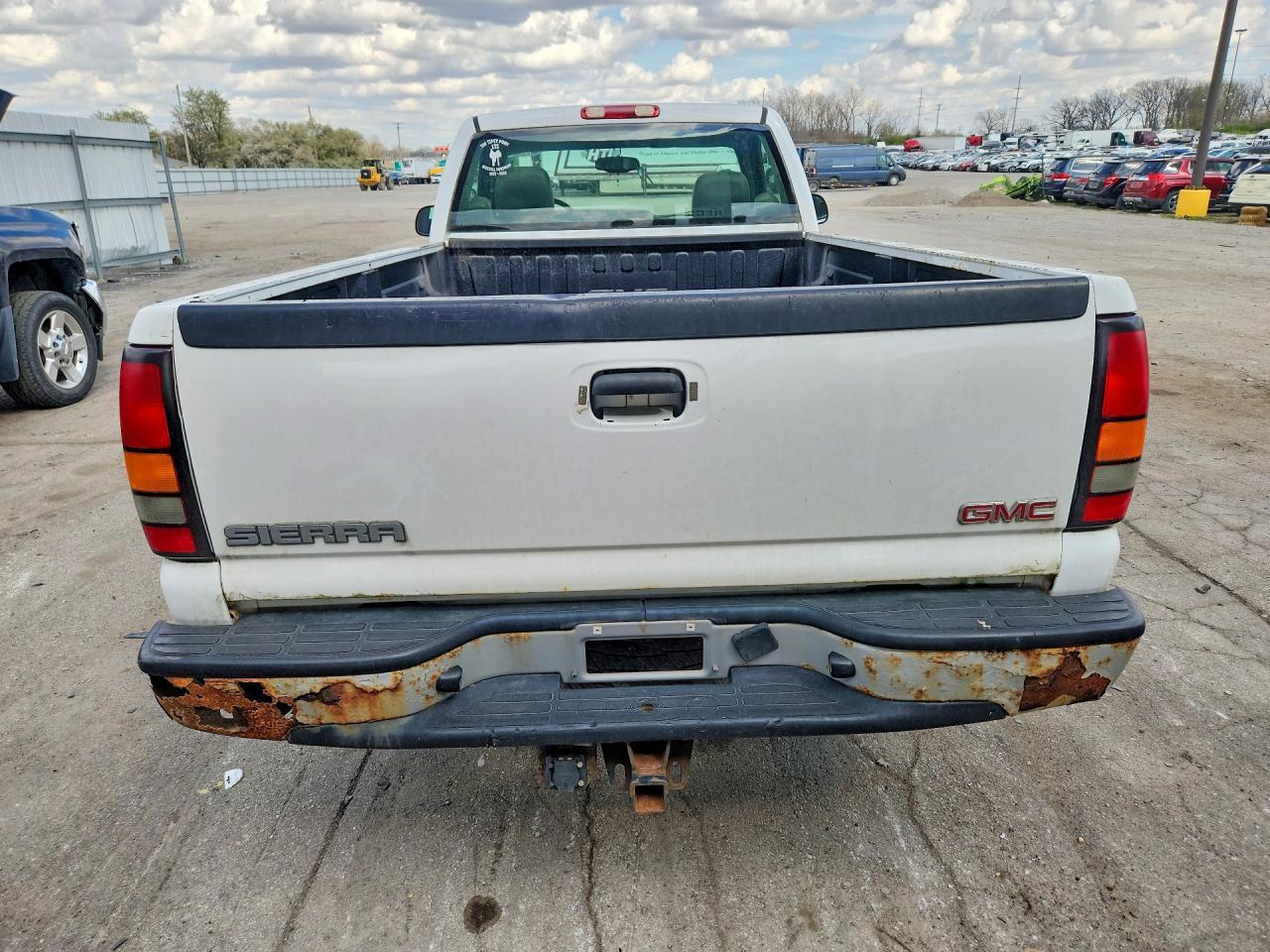 2005 GMC New Sierra C1500 - Image 6