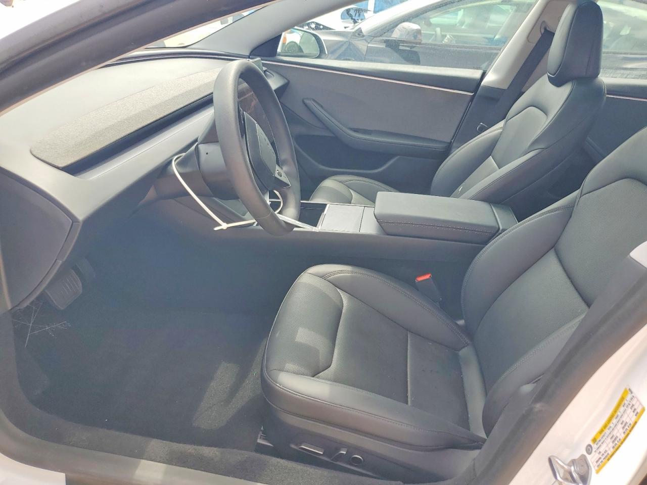2025 Tesla Model 3 - Фото 7