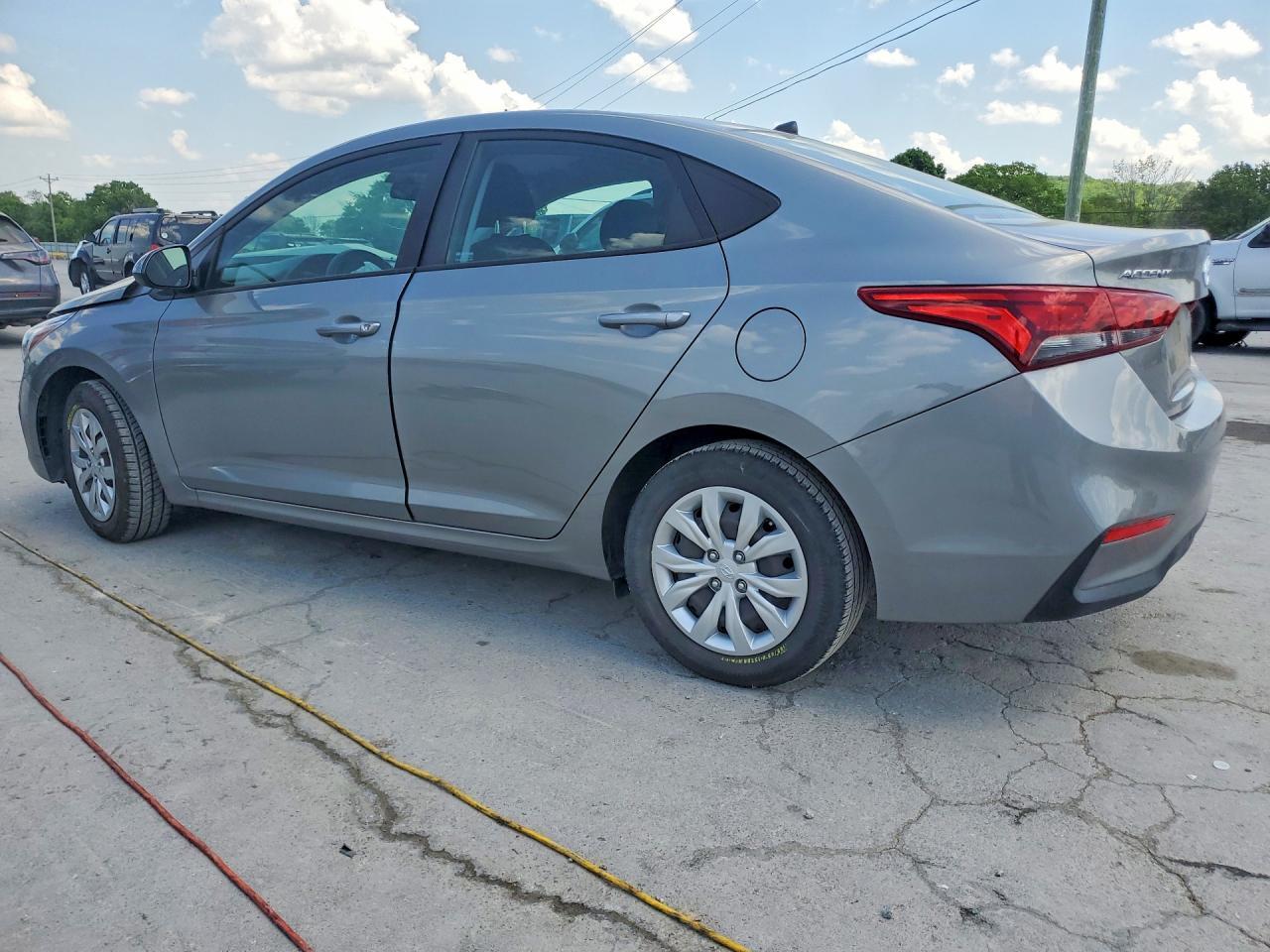 2022 Hyundai Accent Se - Фото 2