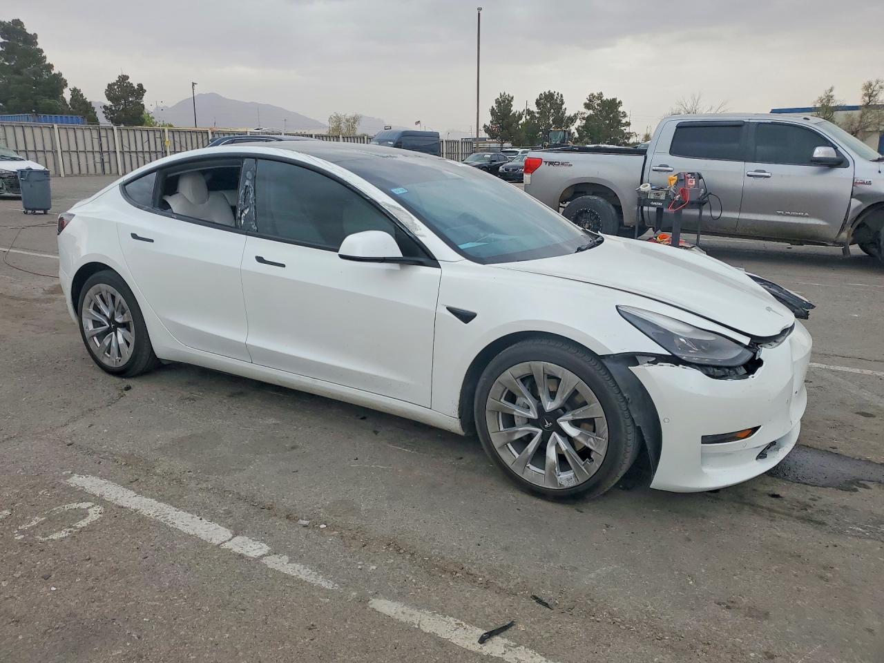 2022 Tesla Model 3 - Image 4
