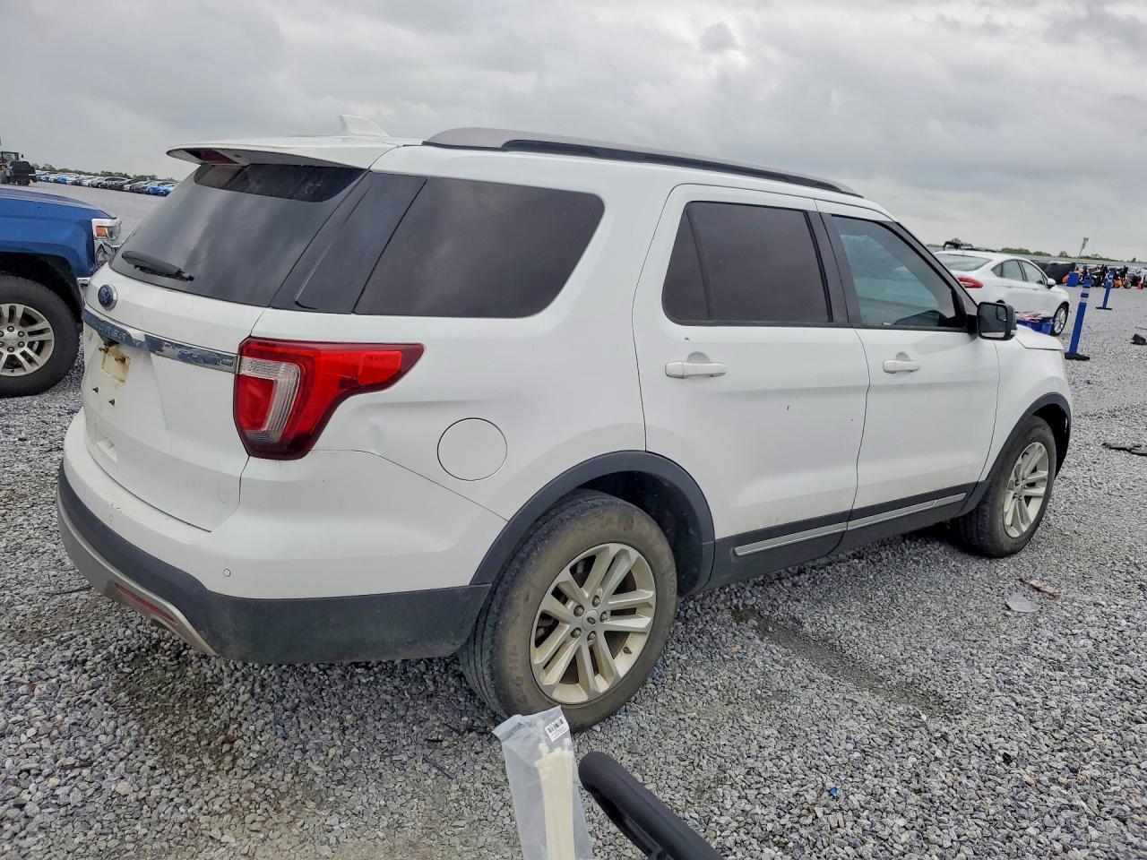 2017 Ford Explorer Xlt - Image 3