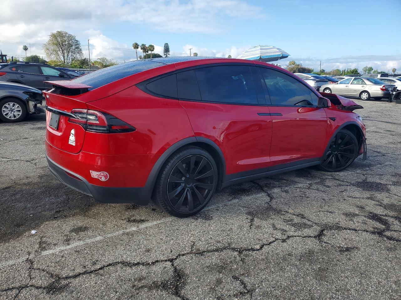 2022 Tesla Model X - Фото 3