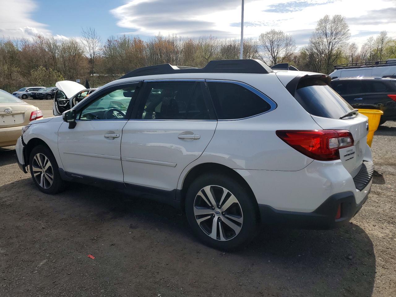 2018 Subaru Outback 3.6R Limited - Image 2