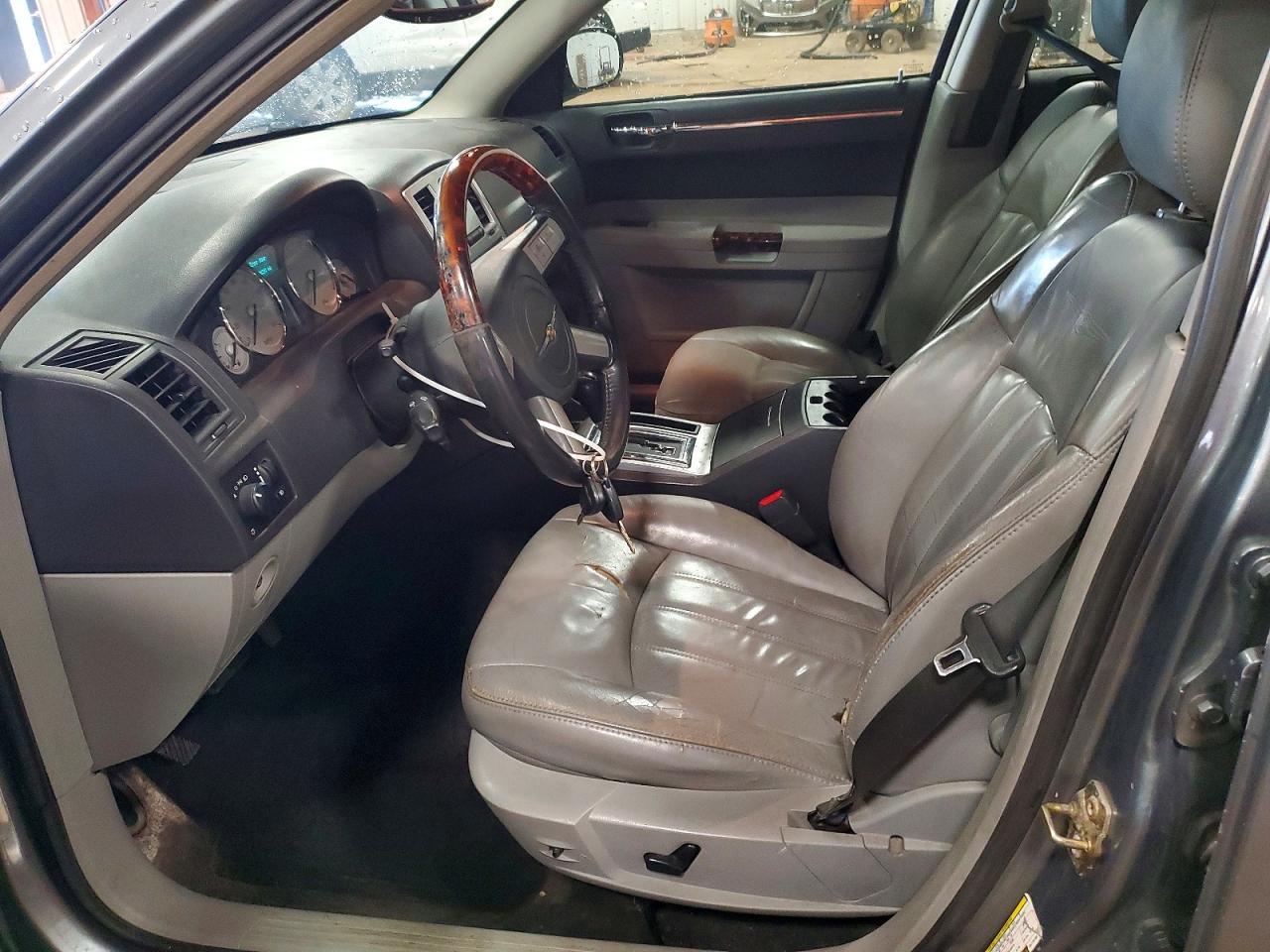 2006 Chrysler 300C - Image 7