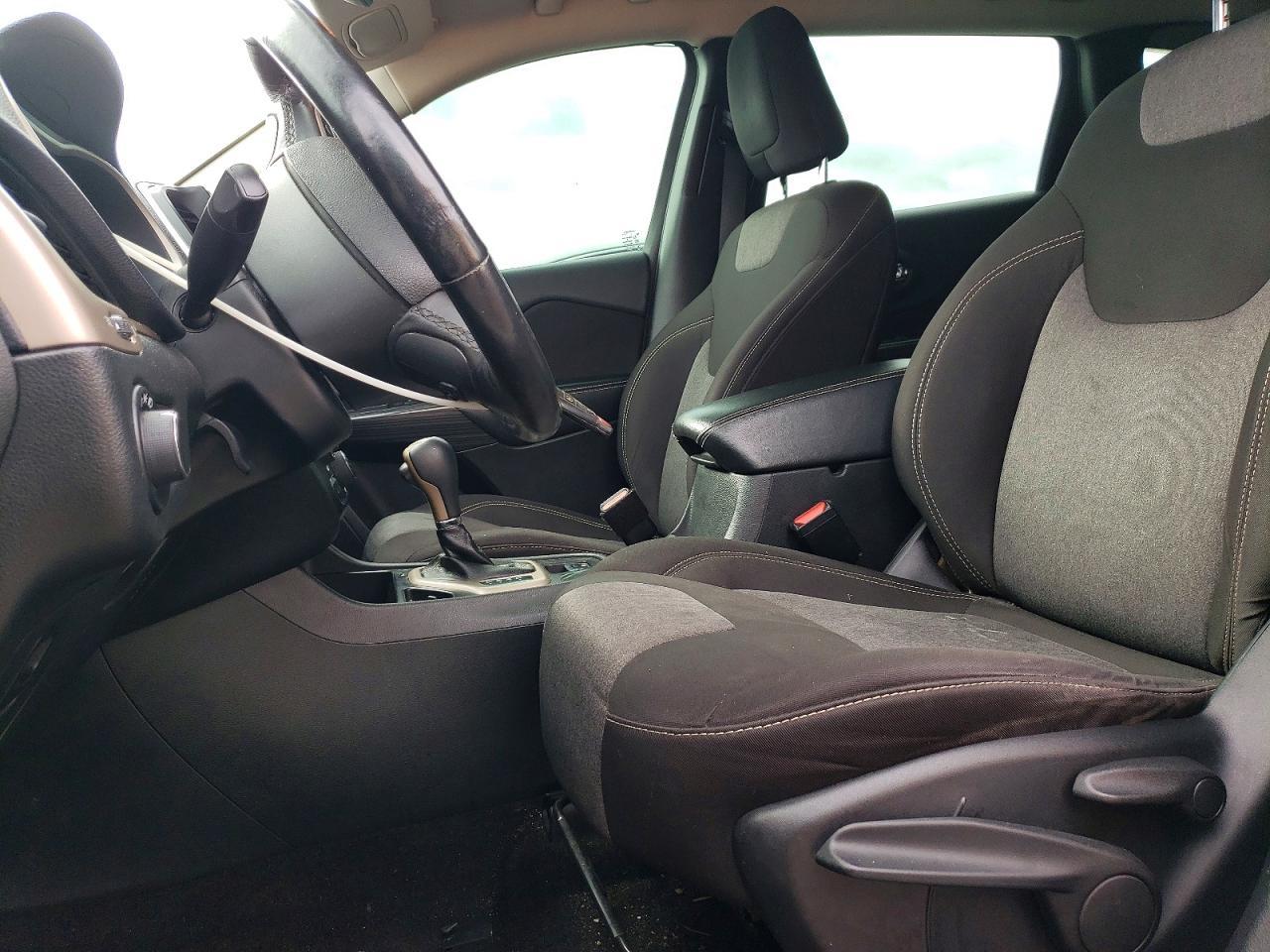 2015 Jeep Cherokee Sport - Image 7