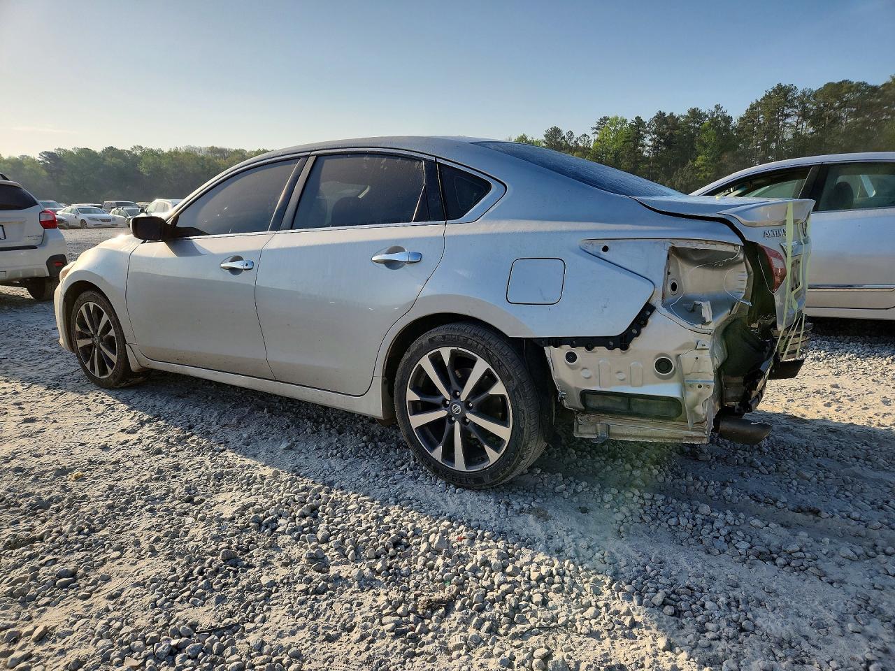 2017 Nissan Altima 2.5 Sr - Image 2