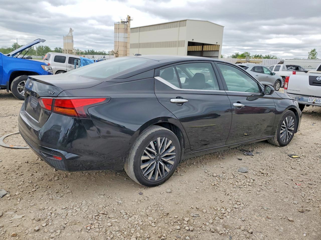 2024 Nissan Altima 2.5 Sv - Image 3