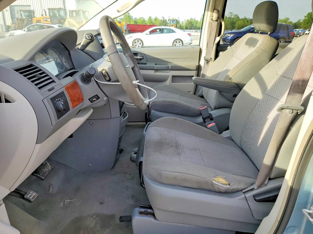 2008 Chrysler Town & Country Lx - Image 7
