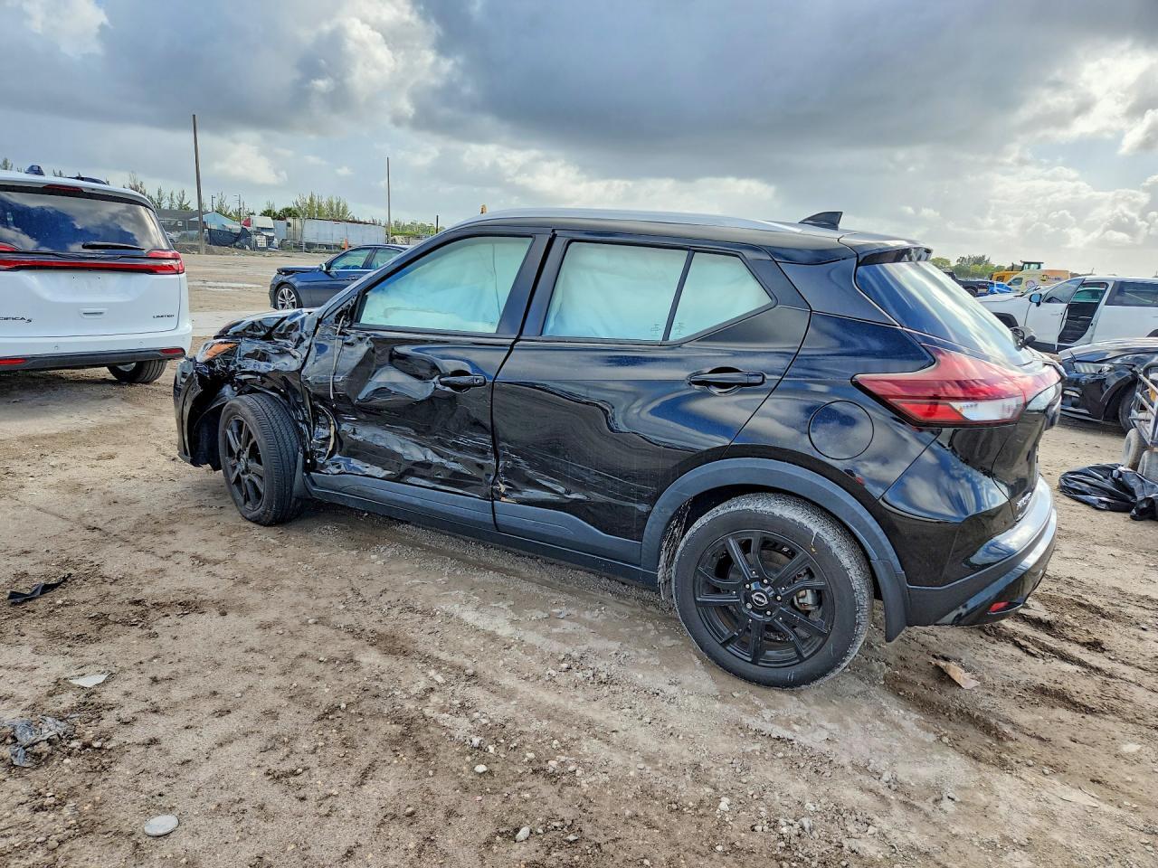2024 Nissan Kicks Sv - Image 2