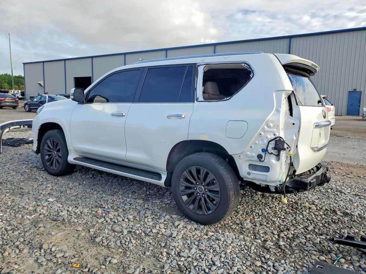 2023 Lexus Gx 460 Luxury - Image 2