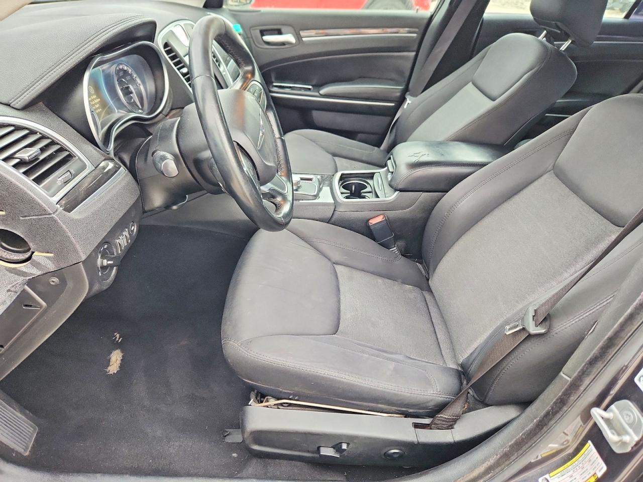 2019 Chrysler 300 Touring - Image 7