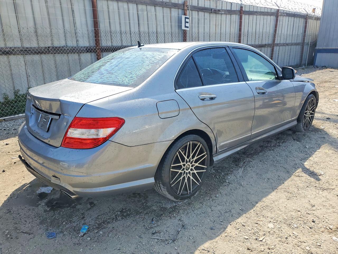 2009 Mercedes-Benz C 300 - Image 3