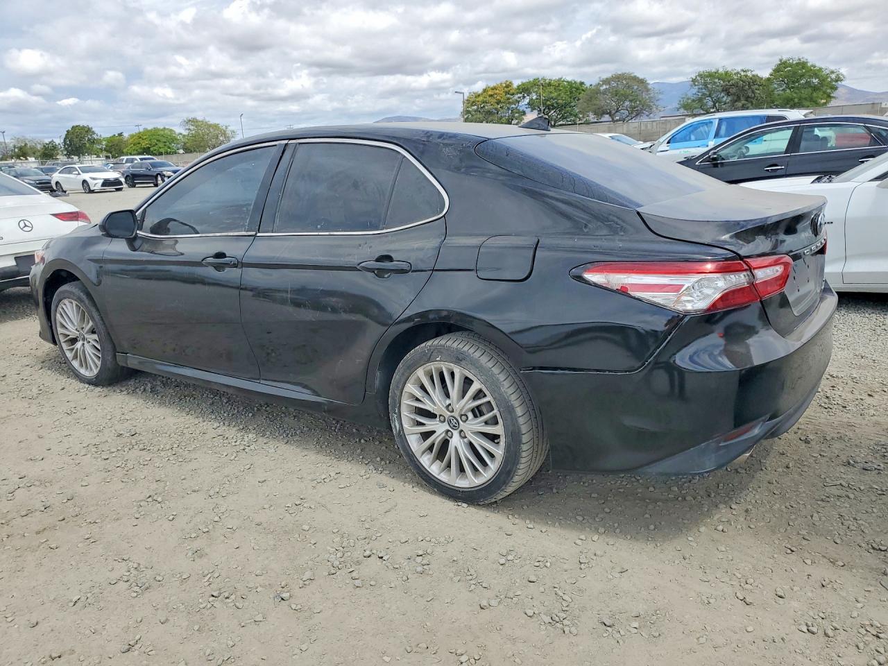 2019 Toyota Camry Hybrid Xle - Image 2