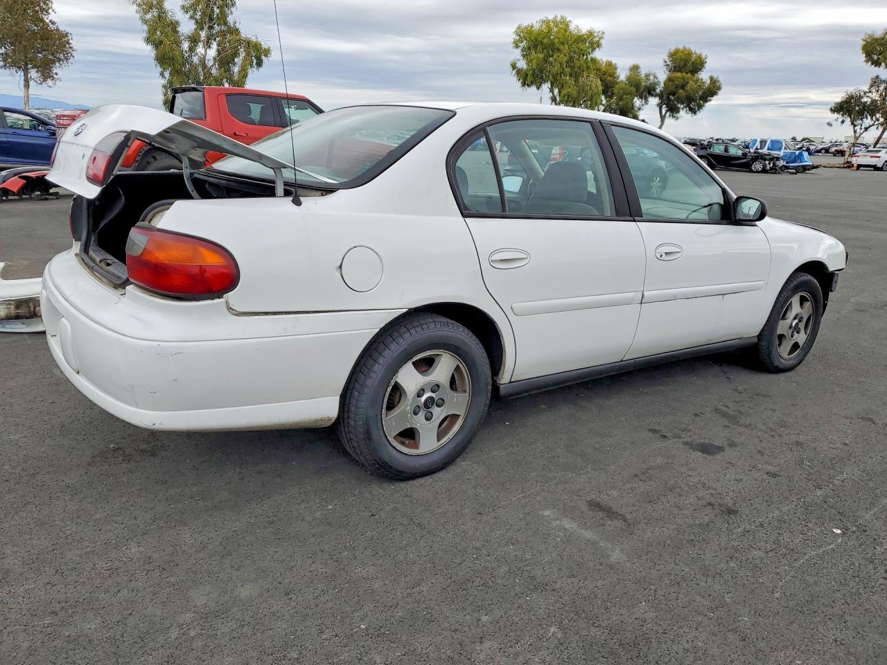 2004 Chevrolet Classic - Фото 3