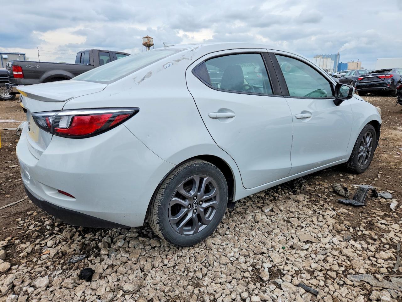 2019 Toyota Yaris Le - Фото 3