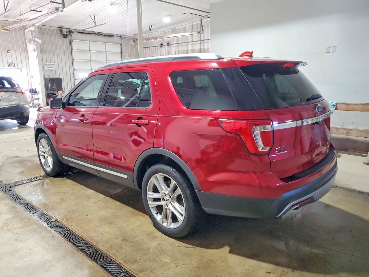 2017 Ford Explorer Xlt - Фото 2
