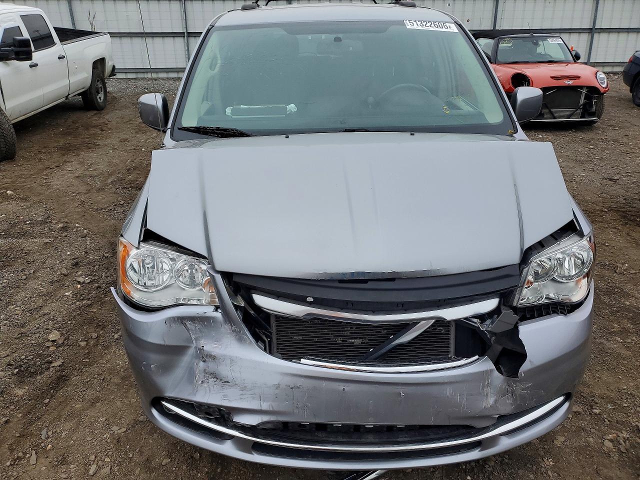 2015 Chrysler Town & Country Touring - Фото 5