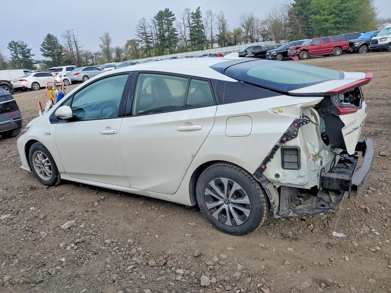 2020 Toyota Prius Prime Le - Фото 2