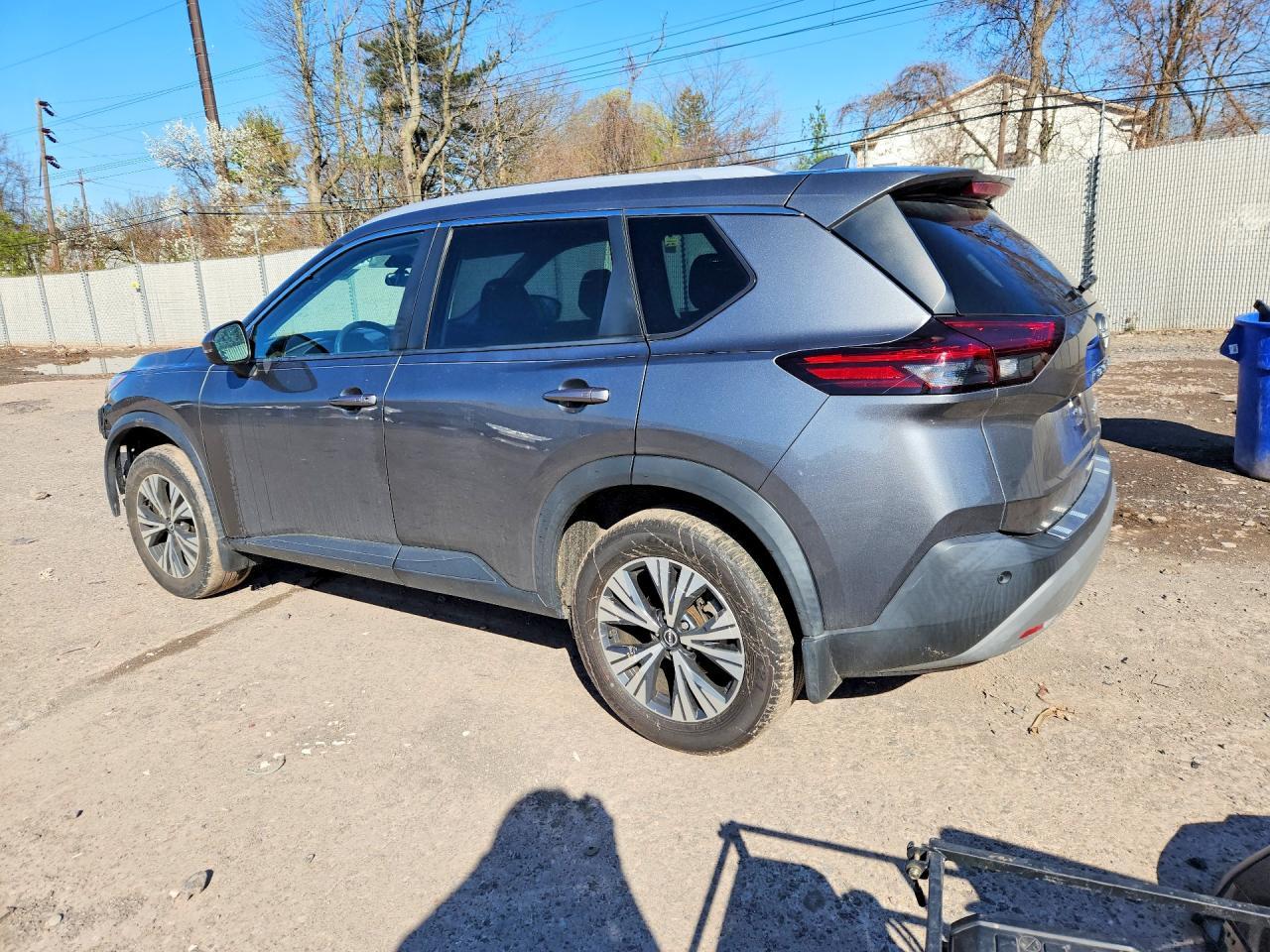 2022 Nissan Rogue Sv - Image 2