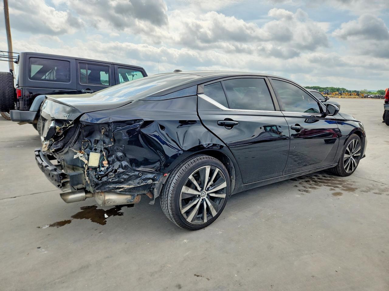 2022 Nissan Altima Sr - Фото 3