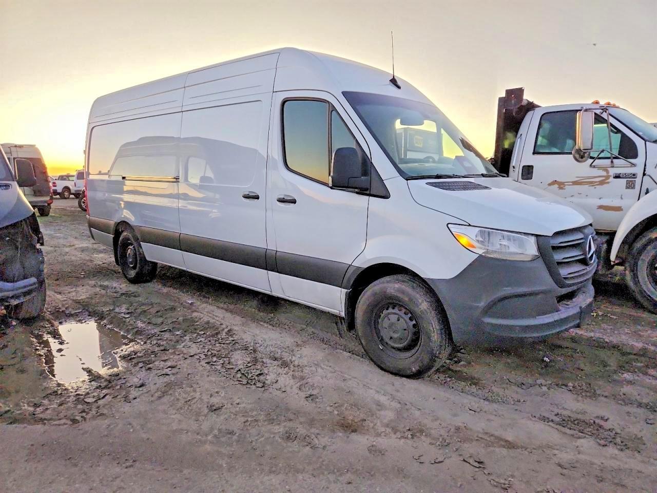 2025 Mercedes Benz Sprinter 2500 Delivery Van - Image 4