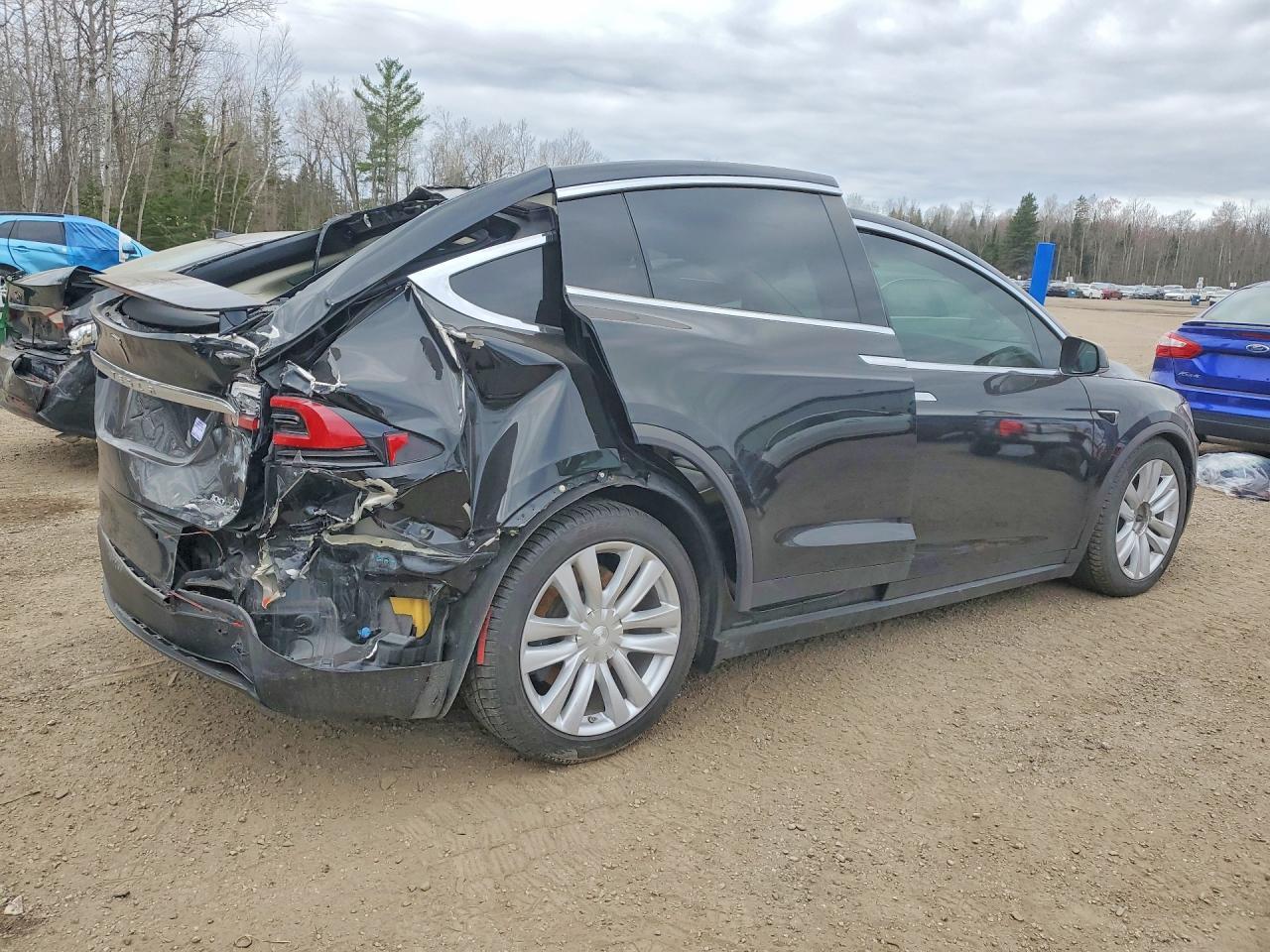2017 Tesla Model X - Фото 3