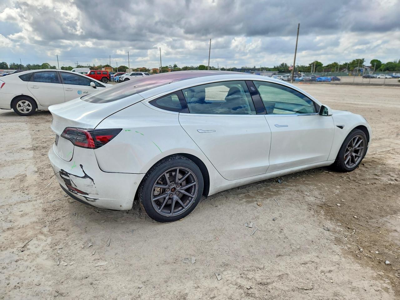 2018 Tesla Model 3 - Image 3