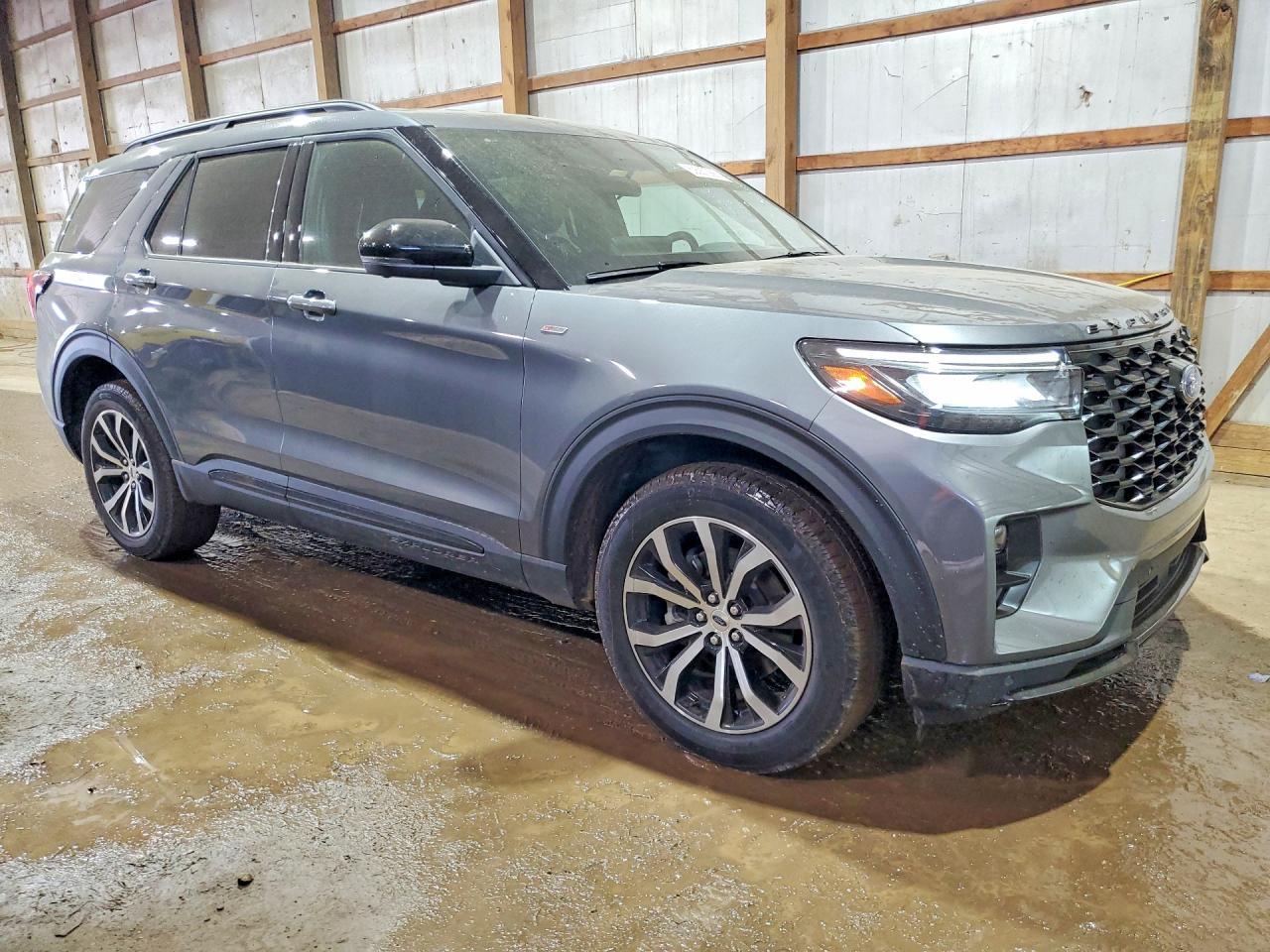 2025 Ford Explorer St-Line - Image 4